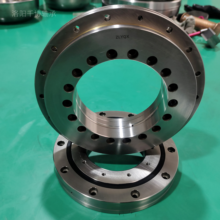 YRT轉(zhuǎn)臺軸承安裝時(shí)要注意什么