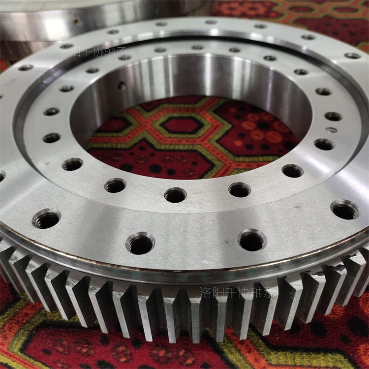 為什么要給轉臺軸承預緊嗎？