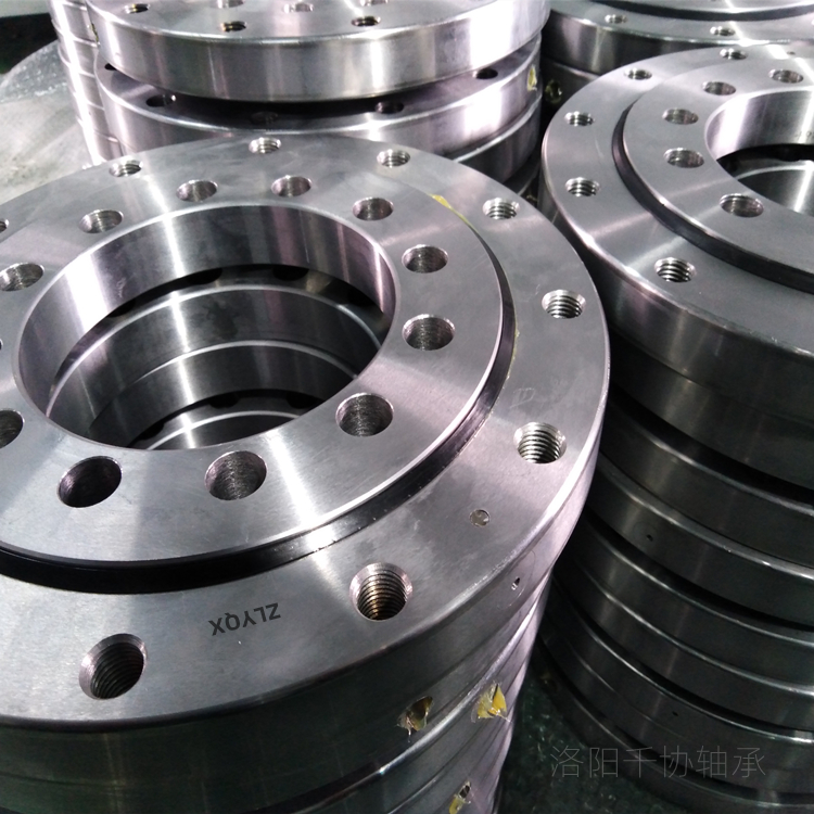 交叉滾子軸承運(yùn)轉(zhuǎn)不順滑原因及解決辦法